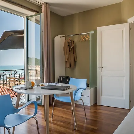 Plaium Montis Bed & Breakfast 4*